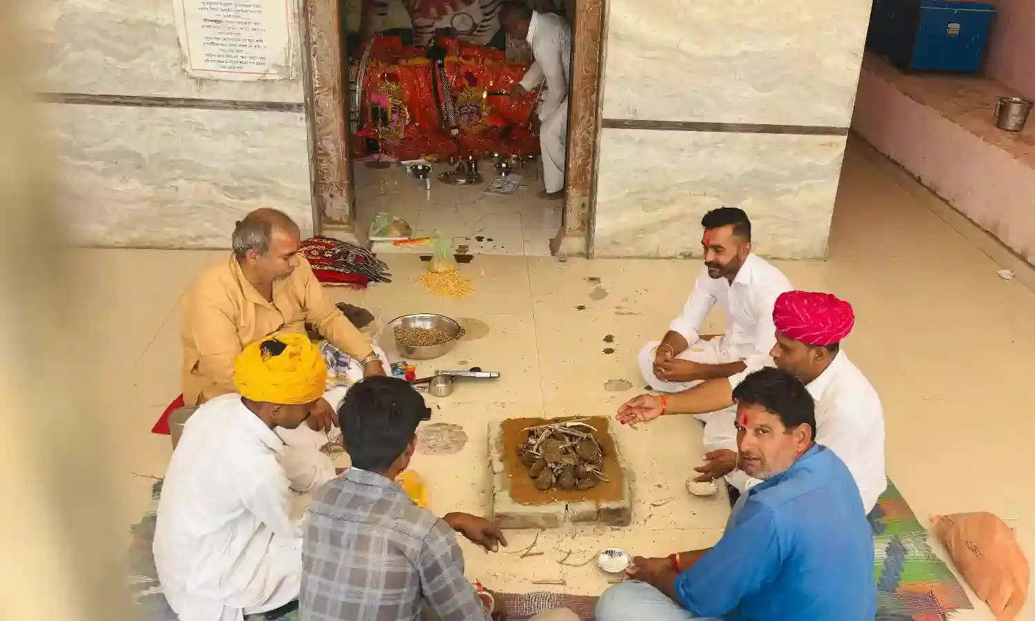 चामुण्डा माता मंदिर में हुआ हवन - चामुण्डा माता मंदिर में हुआ हवन -