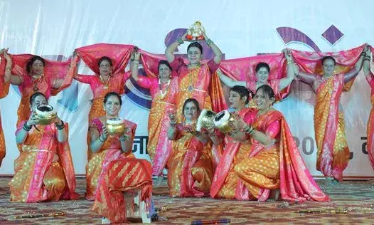 भारतीय संस्कृति में साड़ी से बेहतर कोई परिधान नहीं डॉली भारतीय संस्कृति में साड़ी से बेहतर कोई परिधान नहीं डॉली