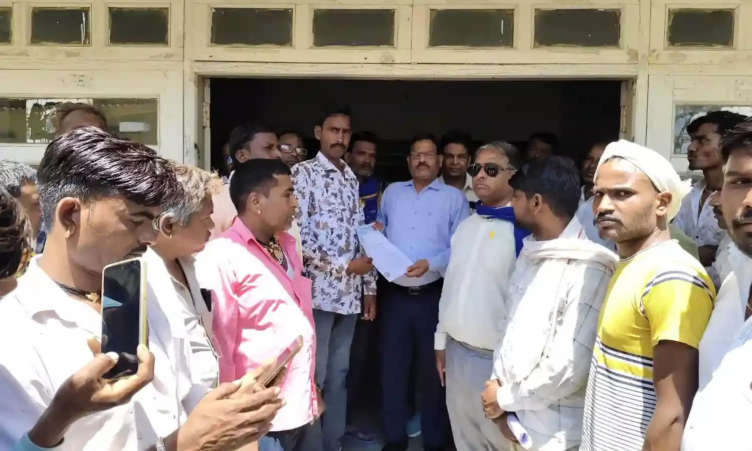 भील समाज के पीड़ित को न्याय दिलाने के लिए सौंपा ज्ञापन