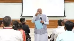 PM मोदी ने अपने आवास पर मुद्रा योजना के लाभार्थियों से की बात PM मोदी ने अपने आवास पर मुद्रा योजना के लाभार्थियों से की बात
