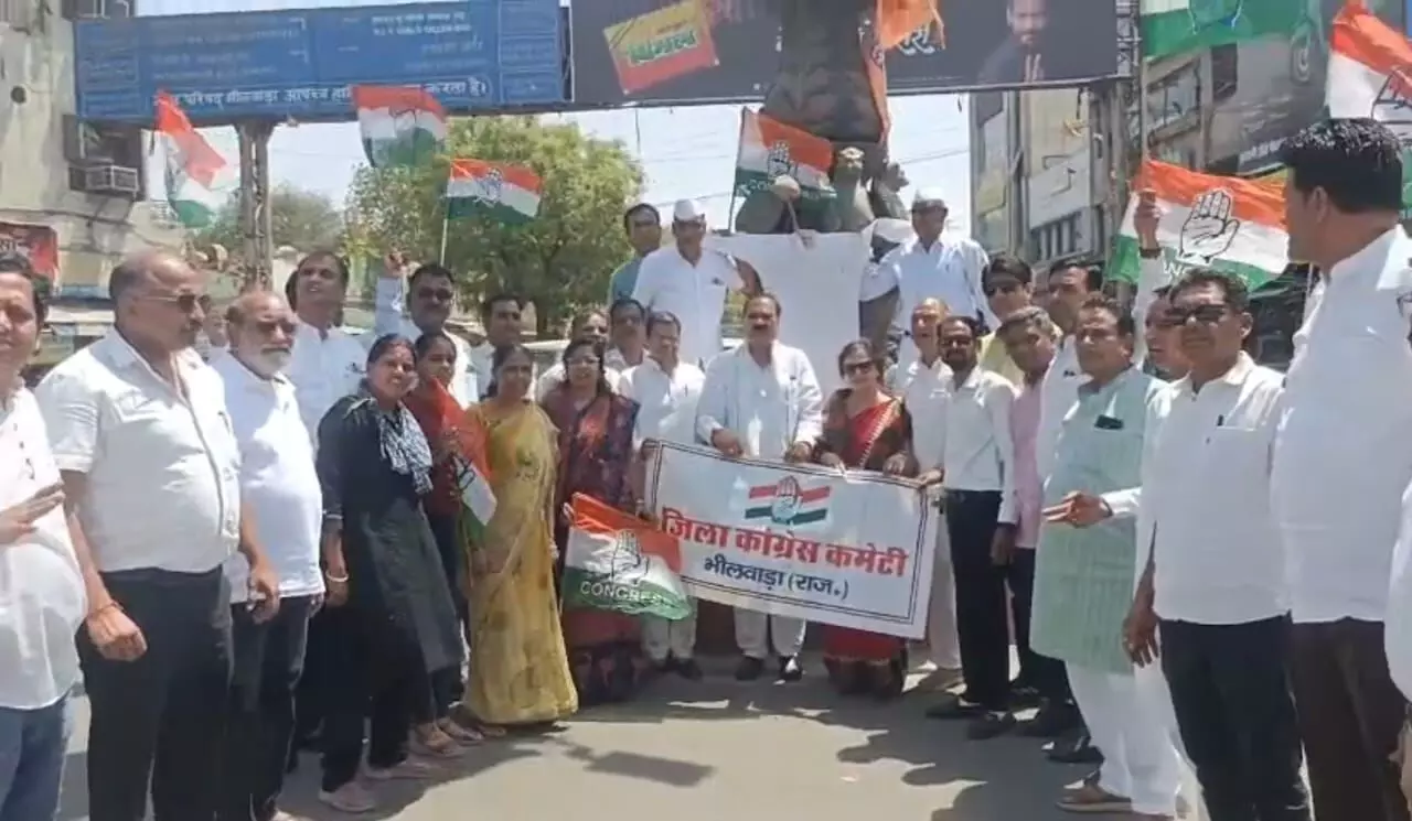 भाजपा की पर्ची सरकार का जिला कांग्रेस ने किया पुतला दहन भाजपा की पर्ची सरकार का जिला कांग्रेस ने किया पुतला दहन