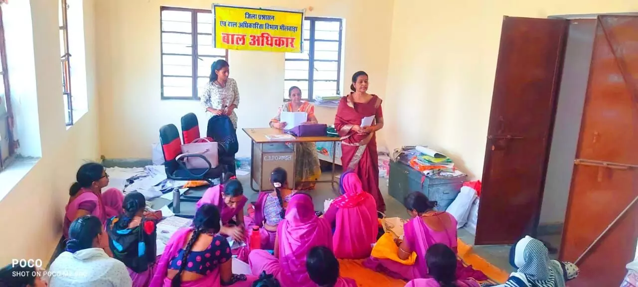 बाल विवाह पर शपथ और रैली के माध्यम से जागरूक किया बाल विवाह पर शपथ और रैली के माध्यम से जागरूक किया