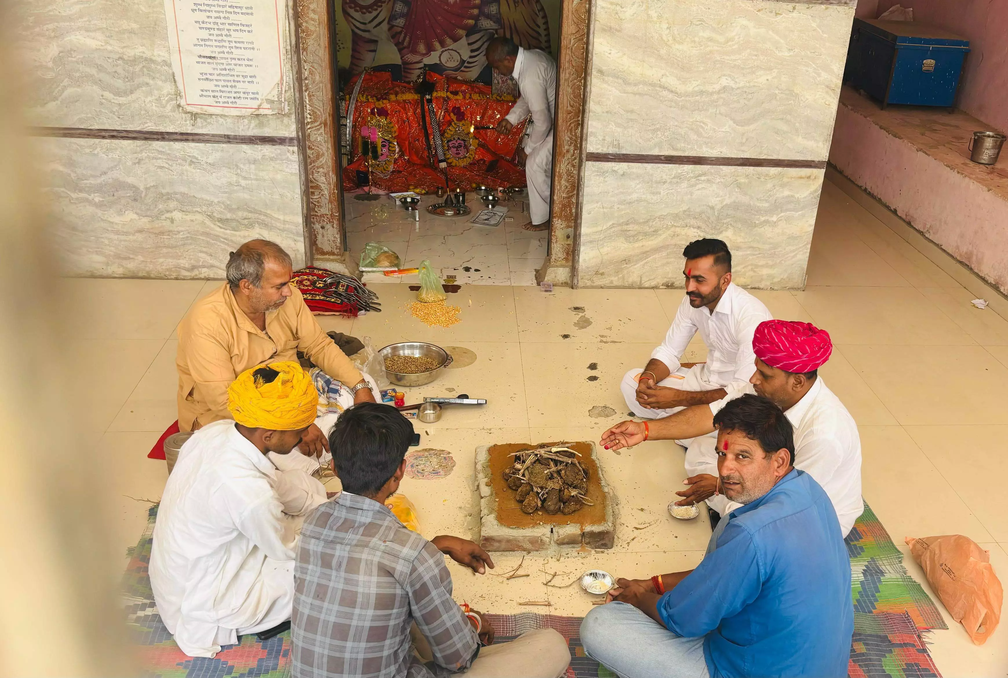 चामुण्डा माता मंदिर में हुआ हवन - चामुण्डा माता मंदिर में हुआ हवन -