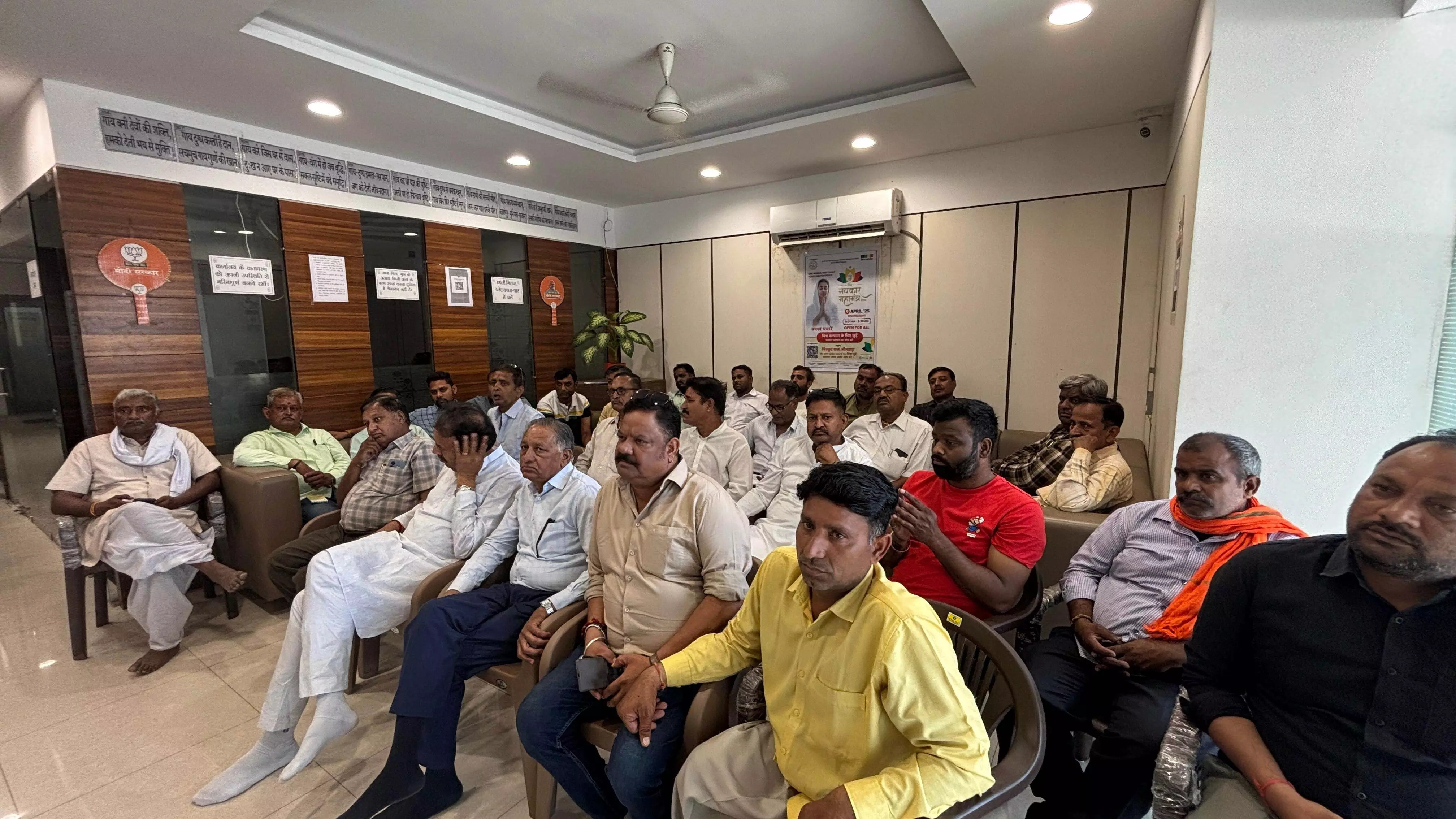नगर निगम वार्ड परिसीमन को लेकर विधायक कार्यालय पर कार्यकर्ताओं के साथ हुआ विचार विमर्श नगर निगम वार्ड परिसीमन को लेकर विधायक कार्यालय पर कार्यकर्ताओं के साथ हुआ विचार विमर्श