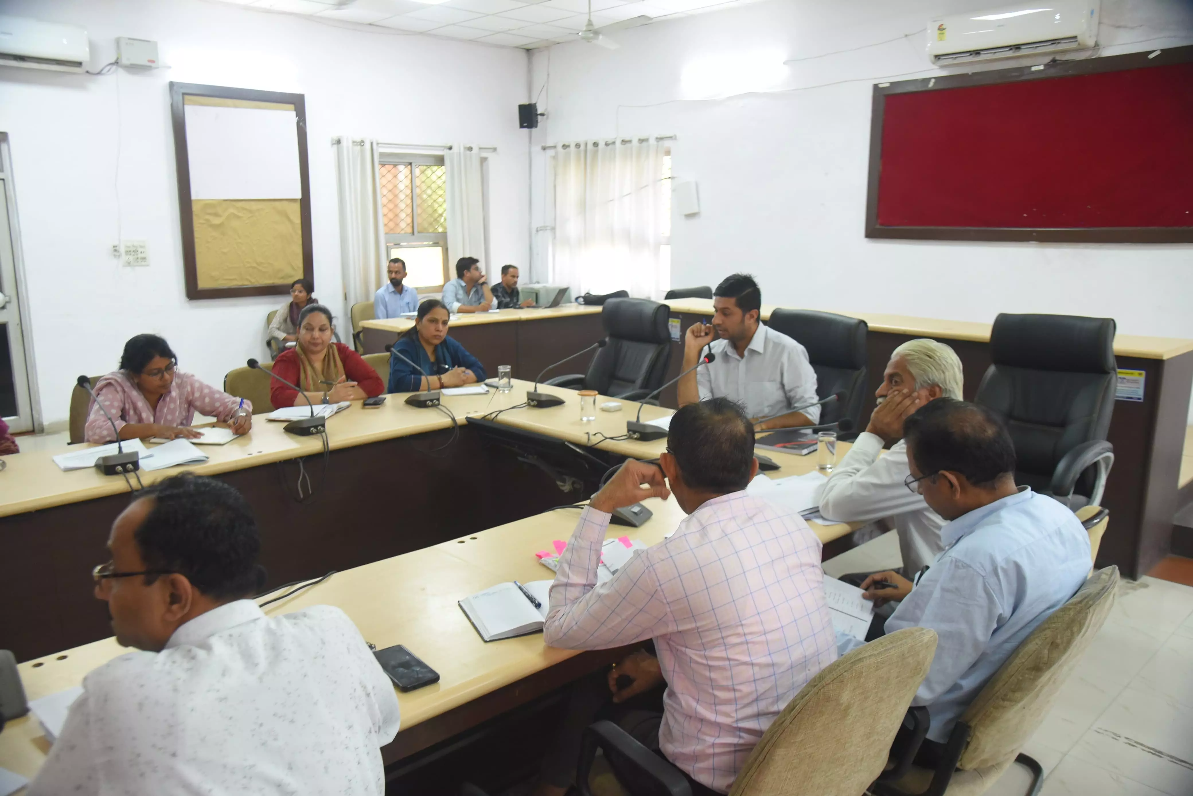 विभागीय कार्यों व योजनाओं की प्रभावी क्रियान्वयन कर समस्त पात्र व्यक्तियों को करे लाभान्वित - जिला कलेक्टर विभागीय कार्यों व योजनाओं की प्रभावी क्रियान्वयन कर समस्त पात्र व्यक्तियों को करे लाभान्वित - जिला कलेक्टर