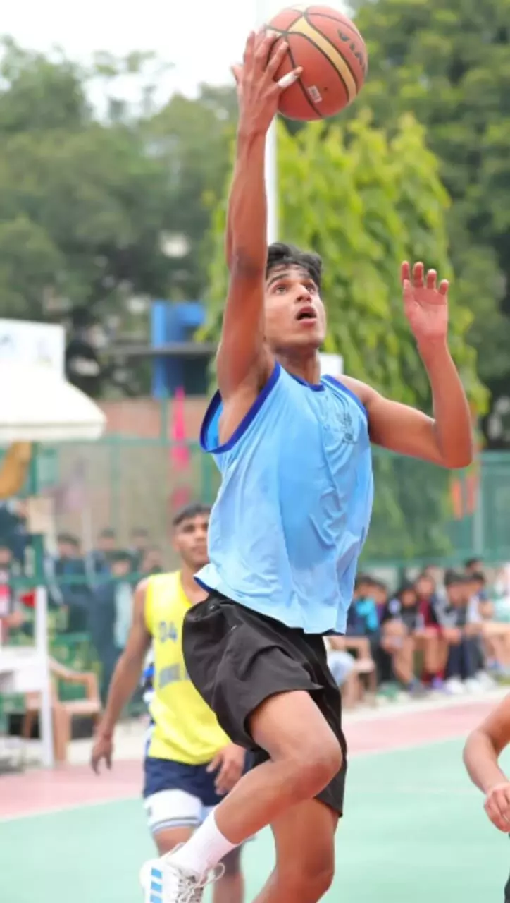 शाहपुरा के खान की कप्तानी में राजस्थान की 12 सदस्ययी बास्केटबॉल टीम पहुंची तमिलनाडु शाहपुरा के खान की कप्तानी में राजस्थान की 12 सदस्ययी बास्केटबॉल टीम पहुंची तमिलनाडु