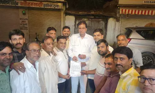 बैंक खाते फ्रीज करने का विरोध, विधायक कृपलानी को सौंपा ज्ञापन बैंक खाते फ्रीज करने का विरोध, विधायक कृपलानी को सौंपा ज्ञापन