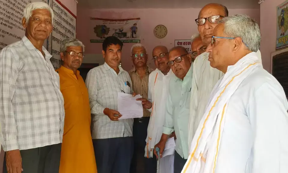 राजस्थान पेंशनर समाज ने CCA पेंशन नियम संशोधन विधेयक 2025 के खिलाफ सौंपा ज्ञापन, चरणबद्ध आंदोलन की चेतावनी राजस्थान पेंशनर समाज ने CCA पेंशन नियम संशोधन विधेयक 2025 के खिलाफ सौंपा ज्ञापन, चरणबद्ध आंदोलन की चेतावनी