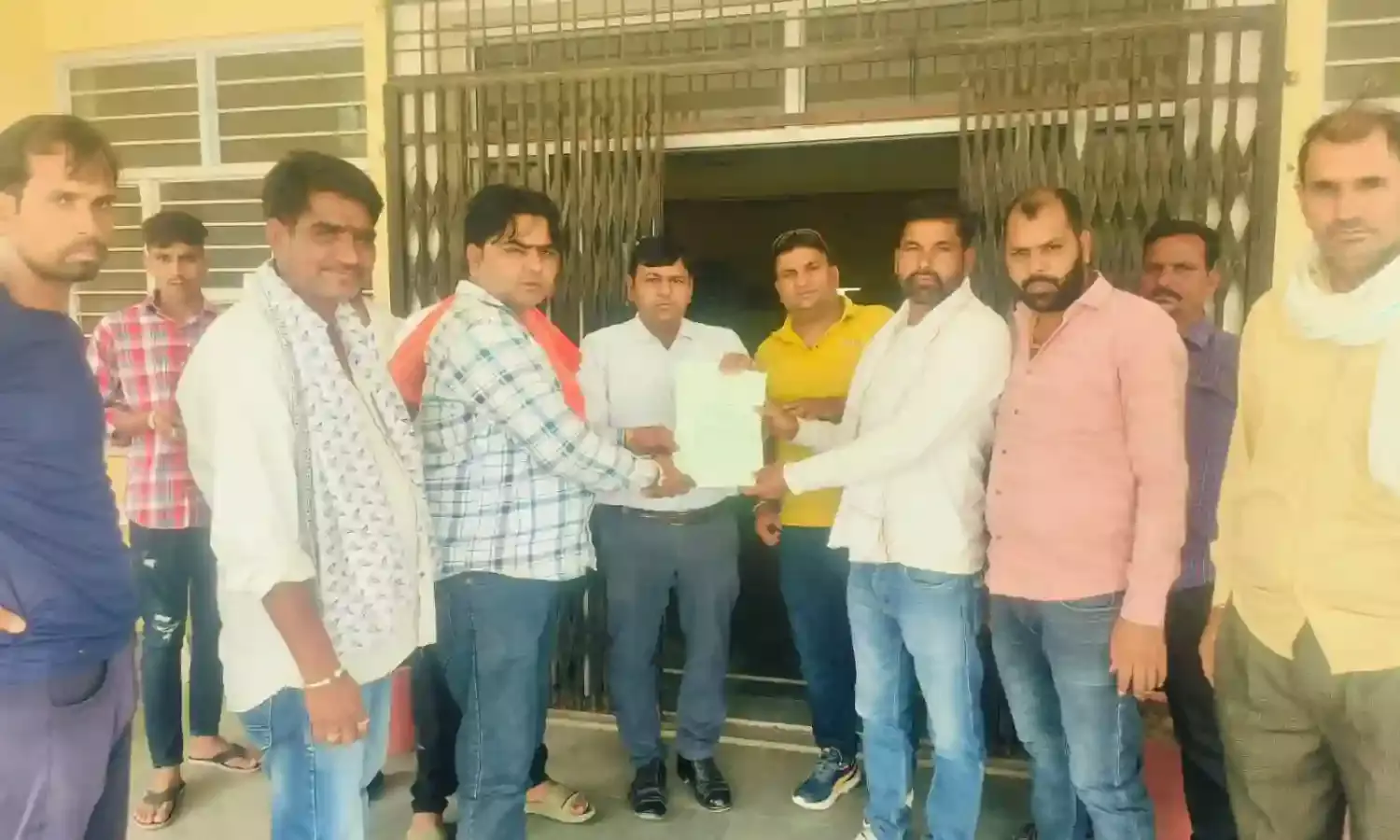 कान्याखेड़ी को खैराबाद में जोड़ने पर ग्रामीणों का विरोध,जिला कलेक्टर के नाम दिया ज्ञापन कान्याखेड़ी को खैराबाद में जोड़ने पर ग्रामीणों का विरोध,जिला कलेक्टर के नाम दिया ज्ञापन