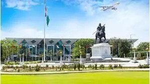 उदयपुर एयरपोर्ट पर निर्माण कार्य के दौरान हुआ हादसा,गिरती सटरिंग से पांच मजदूर घायल उदयपुर एयरपोर्ट पर निर्माण कार्य के दौरान हुआ हादसा,गिरती सटरिंग से पांच मजदूर घायल
