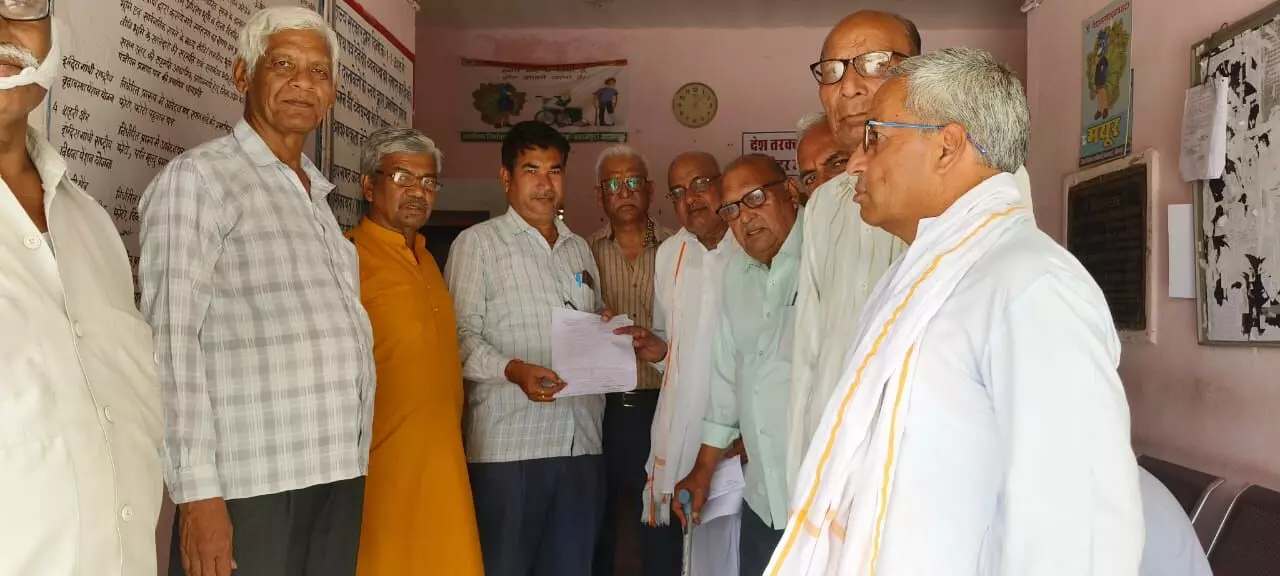राजस्थान पेंशनर समाज ने CCA पेंशन नियम संशोधन विधेयक 2025 के खिलाफ सौंपा ज्ञापन, चरणबद्ध आंदोलन की चेतावनी राजस्थान पेंशनर समाज ने CCA पेंशन नियम संशोधन विधेयक 2025 के खिलाफ सौंपा ज्ञापन, चरणबद्ध आंदोलन की चेतावनी
