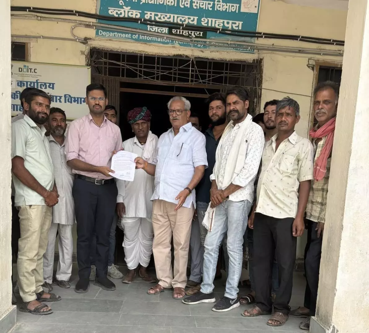 पंचायत पुनर्गठन में बिलिया व खामोर को शाहपुरा में यथावत रखने की मांग पंचायत पुनर्गठन में बिलिया व खामोर को शाहपुरा में यथावत रखने की मांग