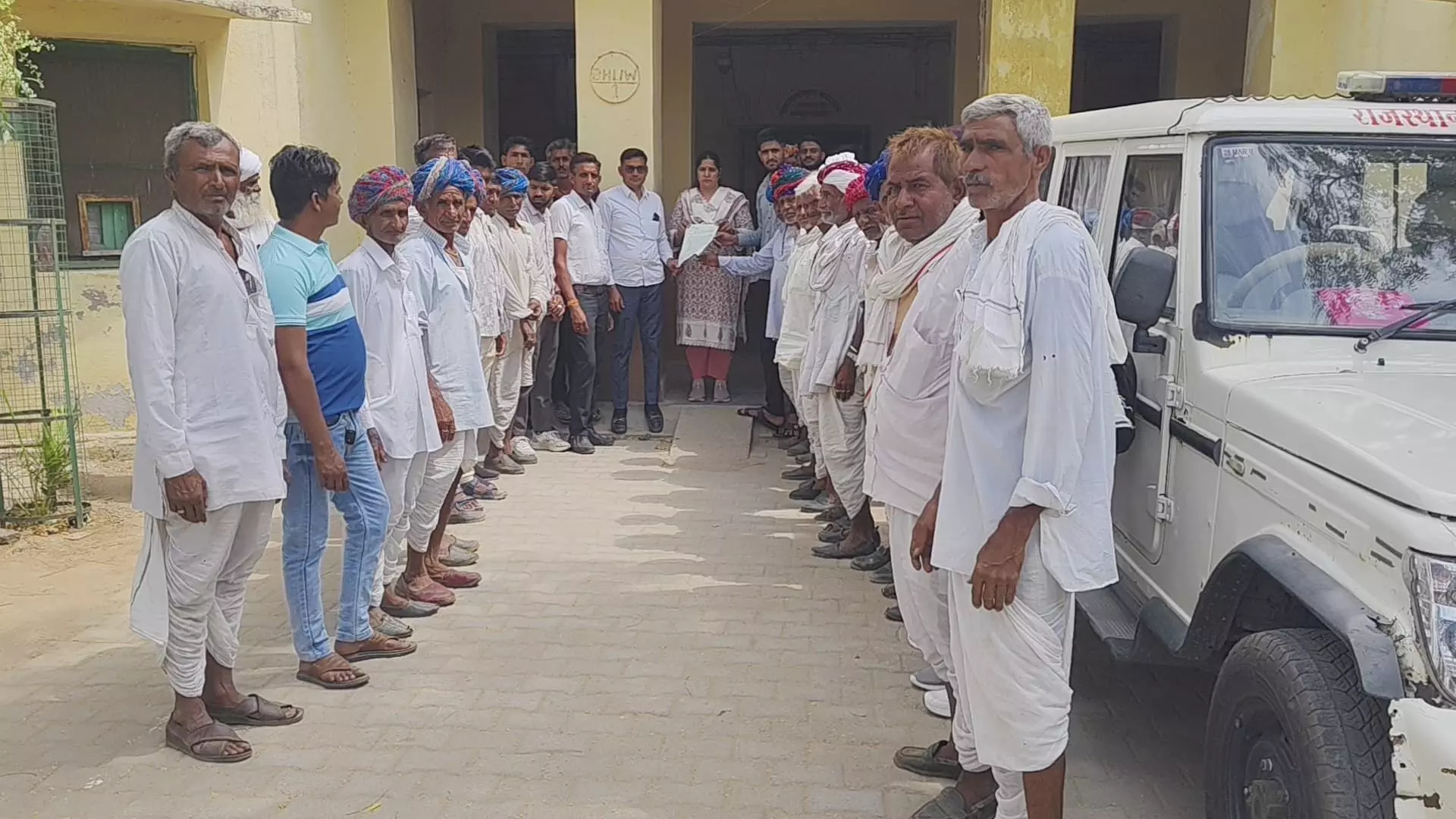 दौलतपुरा को जोरावरपुरा ग्राम पंचायत में ही रखने की मांग को लेकर तहसीलदार को दिया  ज्ञापन