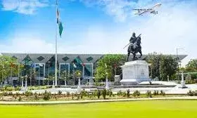 उदयपुर एयरपोर्ट पर निर्माण कार्य के दौरान हुआ हादसा,गिरती सटरिंग से पांच मजदूर घायल उदयपुर एयरपोर्ट पर निर्माण कार्य के दौरान हुआ हादसा,गिरती सटरिंग से पांच मजदूर घायल