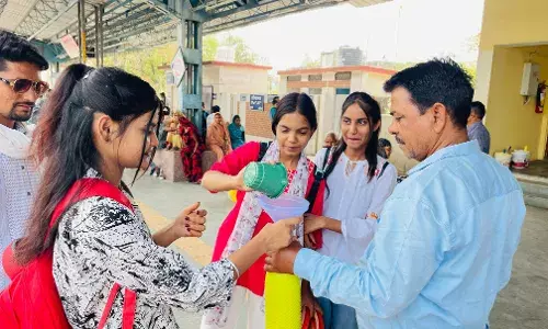 ज़िला चिकित्सालय में भर्ती मरीजों को फल और बिस्किट्स वितरित ज़िला चिकित्सालय में भर्ती मरीजों को फल और बिस्किट्स वितरित