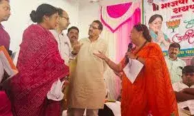कांग्रेस ने वसुंधरा की अधिकारियों को फटकार को बनाया मुद्दा