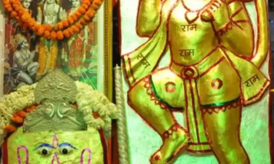 हनुमान जयंति पर लगेगा 2500 किलो केसरयुक्त गुलाबजामुन का महाभोग, तक्षवी के एल्बम का होगा विमोचन, मंदिर जगमगाया हनुमान जयंति पर लगेगा 2500 किलो केसरयुक्त गुलाबजामुन का महाभोग, तक्षवी के एल्बम का होगा विमोचन, मंदिर जगमगाया