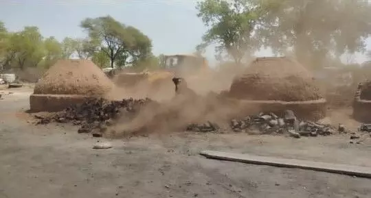 चारागाह भूमि से हटाई अवैध कोयला भट्टियां