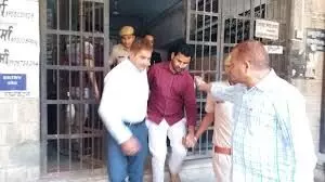 दो बार डमी कैंडिडेट बनकर परीक्षा देता पकड़ा गया SDM हनुमान राम दो बार डमी कैंडिडेट बनकर परीक्षा देता पकड़ा गया SDM हनुमान राम