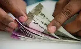 सेविंग अकाउंट में अधिकतम कितना कैश रख सकते हैं?