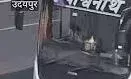 नाकाबंदी तोड़कर भागी ‘शराब से लदी बस’ को फिल्मी स्टाइल में धर दबोचा नाकाबंदी तोड़कर भागी ‘शराब से लदी बस’ को फिल्मी स्टाइल में धर दबोचा