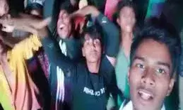 डीजे पर डांस कर रहा था युवक, अचानक गिरा और हो गई मौत डीजे पर डांस कर रहा था युवक, अचानक गिरा और हो गई मौत