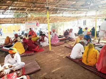 शतचंडी महायज्ञ में भक्तों ने लगाई आहुतियां शतचंडी महायज्ञ में भक्तों ने लगाई आहुतियां