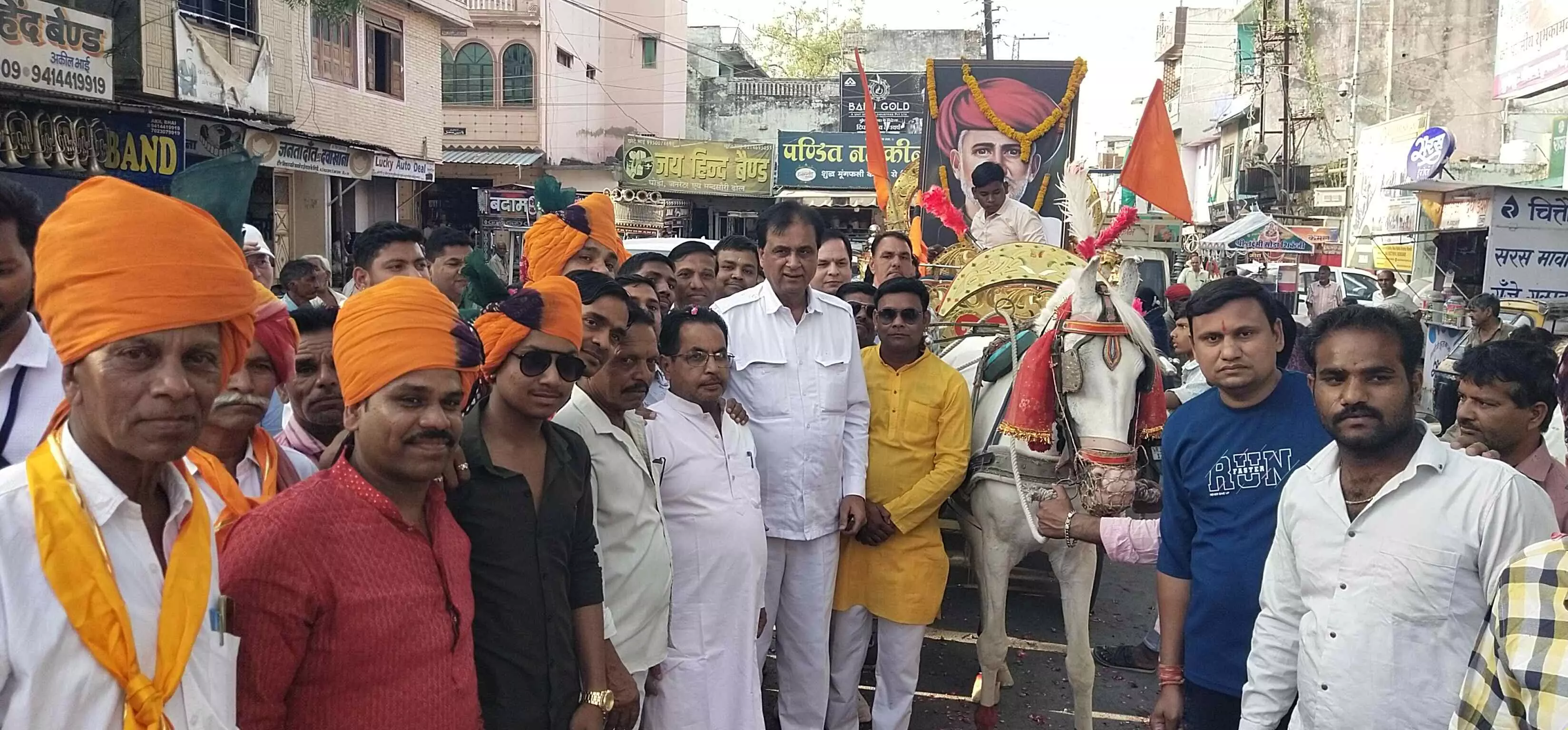 ज्योति बा फुले की जयंती पर निकली शोभायात्रा ज्योति बा फुले की जयंती पर निकली शोभायात्रा