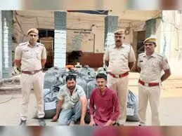 चित्तौड़गढ़ में कार से 307 किलो अवैध डोडा चूरा बरामद चित्तौड़गढ़ में कार से 307 किलो अवैध डोडा चूरा बरामद