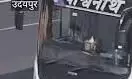 नाकाबंदी तोड़कर भागी ‘शराब से लदी बस’ को फिल्मी स्टाइल में धर दबोचा नाकाबंदी तोड़कर भागी ‘शराब से लदी बस’ को फिल्मी स्टाइल में धर दबोचा