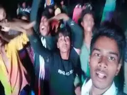 डीजे पर डांस कर रहा था युवक, अचानक गिरा और हो गई मौत डीजे पर डांस कर रहा था युवक, अचानक गिरा और हो गई मौत