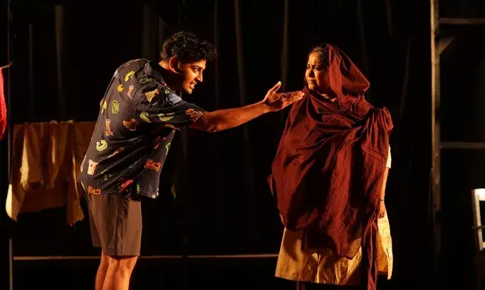 शिल्पग्राम में नाटक ‘चाक’ के मंचन में दिखी दास्तान जिंदगी की जद्दोजहद की शिल्पग्राम में नाटक ‘चाक’ के मंचन में दिखी दास्तान जिंदगी की जद्दोजहद की