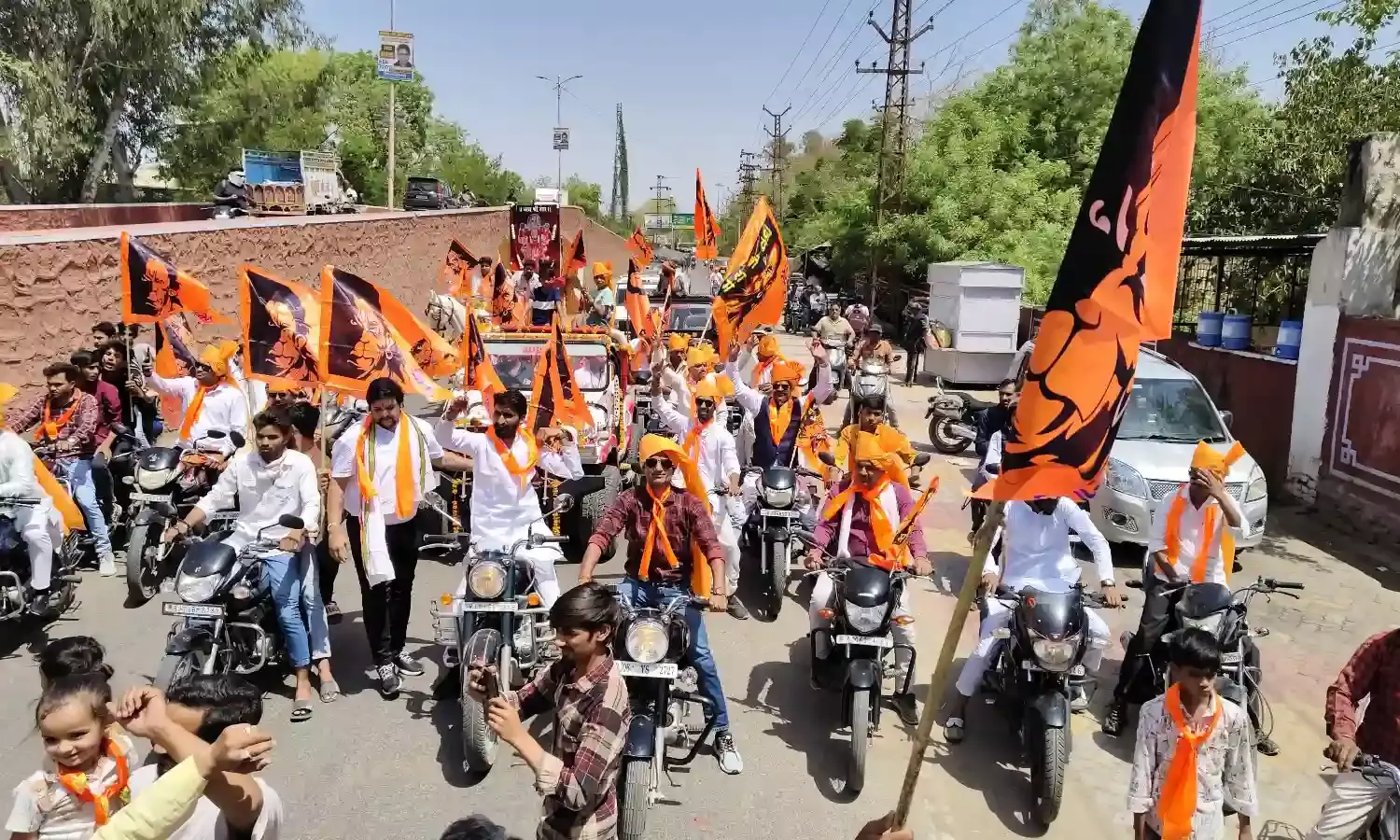 वैष्णव समाज ने  निकाली हनुमान जन्मोत्सव पर शोभायात्रा