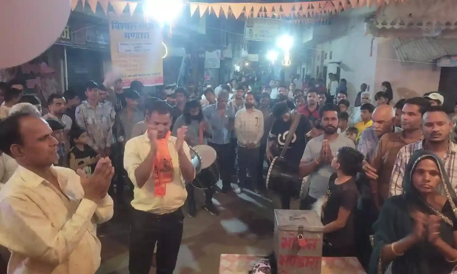 गुरु बजरंगा आशीर्वाद मंदिर में हुई महाआरती, गूंजे जयकारे — भंडारे में उमड़ा स्वाद और श्रद्धा का सैलाब* गुरु बजरंगा आशीर्वाद मंदिर में हुई महाआरती, गूंजे जयकारे — भंडारे में उमड़ा स्वाद और श्रद्धा का सैलाब*