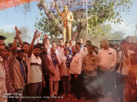 कबराड़िया में हुआ अंबेडकर प्रतिमा का अनावरण कबराड़िया में हुआ अंबेडकर प्रतिमा का अनावरण