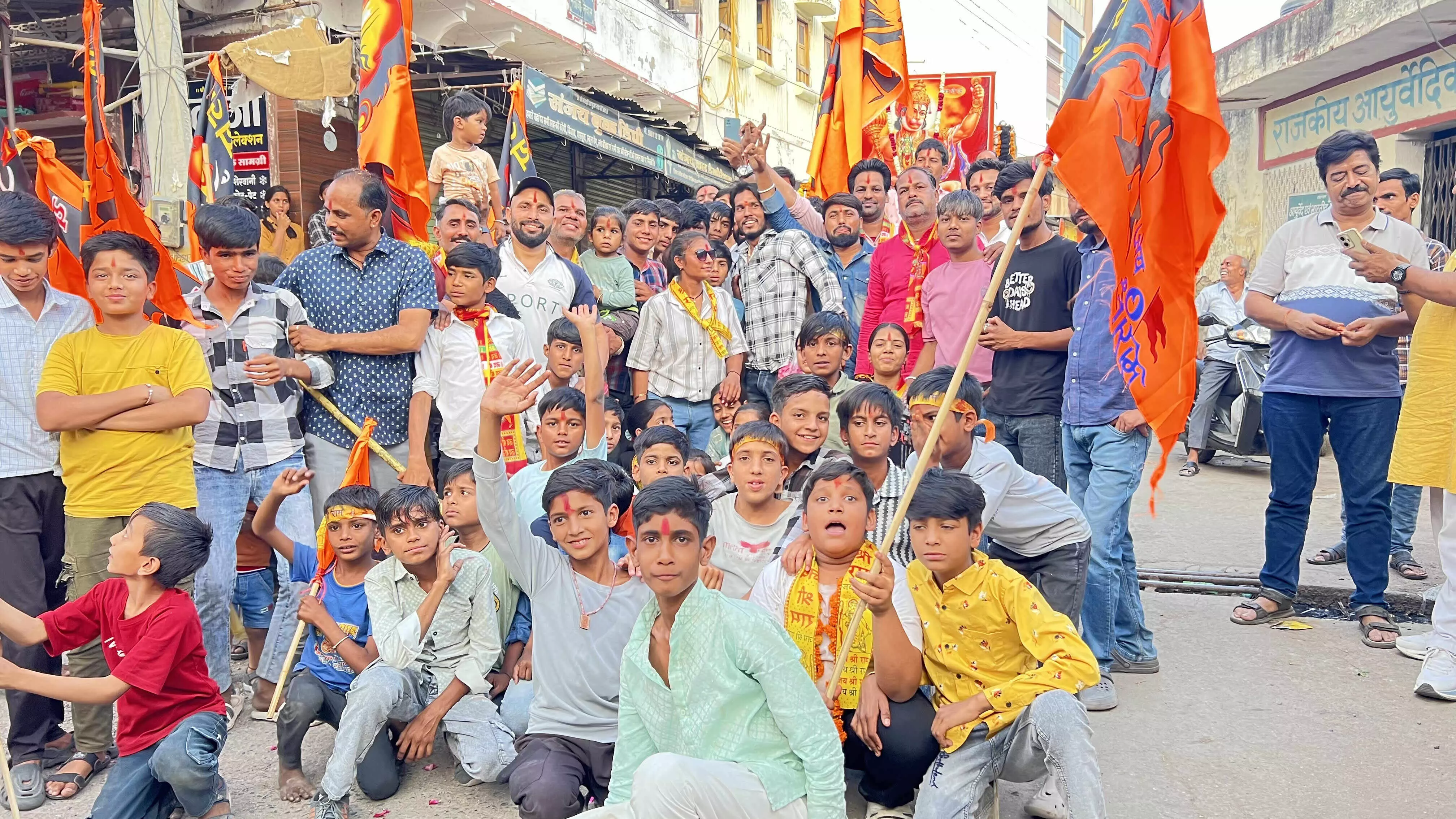 रायला में हनुमान जन्मोत्सव पर निकली भव्य शोभायात्रा रायला में हनुमान जन्मोत्सव पर निकली भव्य शोभायात्रा