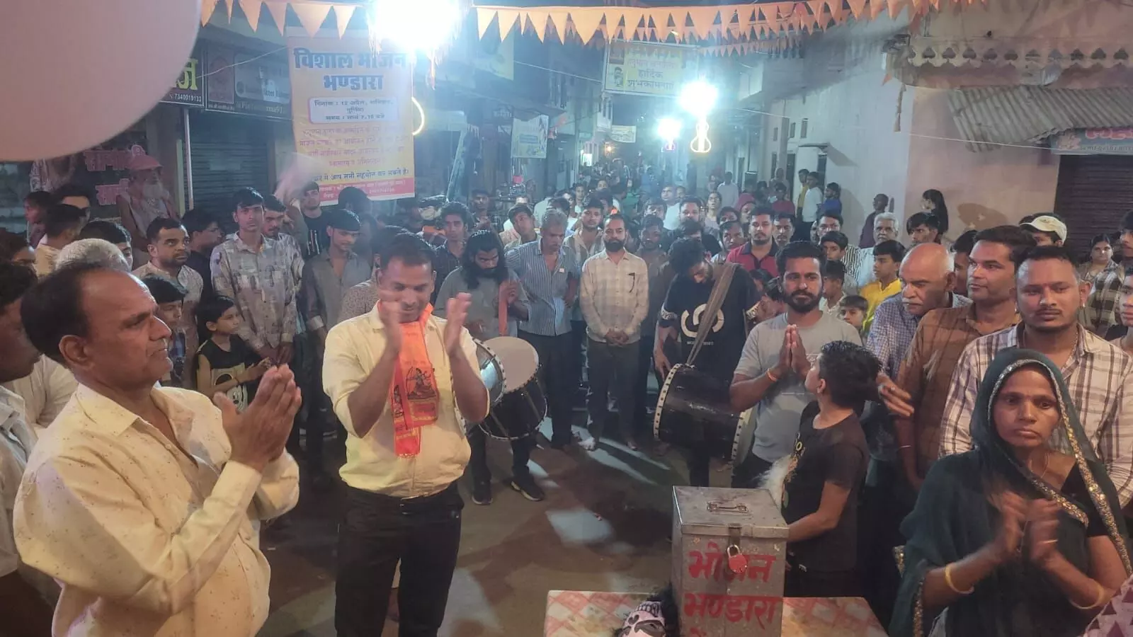गुरु बजरंगा आशीर्वाद मंदिर में हुई महाआरती, गूंजे जयकारे — भंडारे में उमड़ा स्वाद और श्रद्धा का सैलाब* गुरु बजरंगा आशीर्वाद मंदिर में हुई महाआरती, गूंजे जयकारे — भंडारे में उमड़ा स्वाद और श्रद्धा का सैलाब*