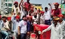 गांवो से ट्रेक्टर और हल लेकर जाट मूवी देखने पहुंचे गांवो से ट्रेक्टर और हल लेकर जाट मूवी देखने पहुंचे