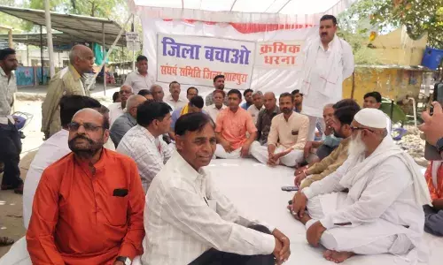 शाहपुरा जिला बचाओ आंदोलन के तत्वाधान में चल रहे क्रमिक अनशन धरने पर 102 वे दिन विधायक बैरवा पहुंचे धरना स्थल