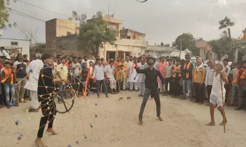 धनोप में हनुमान जन्मोत्सव पर अखाड़ा प्रदर्शन