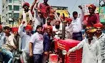 गांवो से ट्रेक्टर और हल लेकर जाट मूवी देखने पहुंचे गांवो से ट्रेक्टर और हल लेकर जाट मूवी देखने पहुंचे