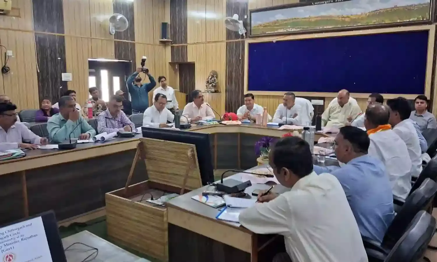 बिजली आपूर्ति को लेकर ऊर्जा राज्य मंत्री ने ली समीक्षा बैठक बिजली आपूर्ति को लेकर ऊर्जा राज्य मंत्री ने ली समीक्षा बैठक