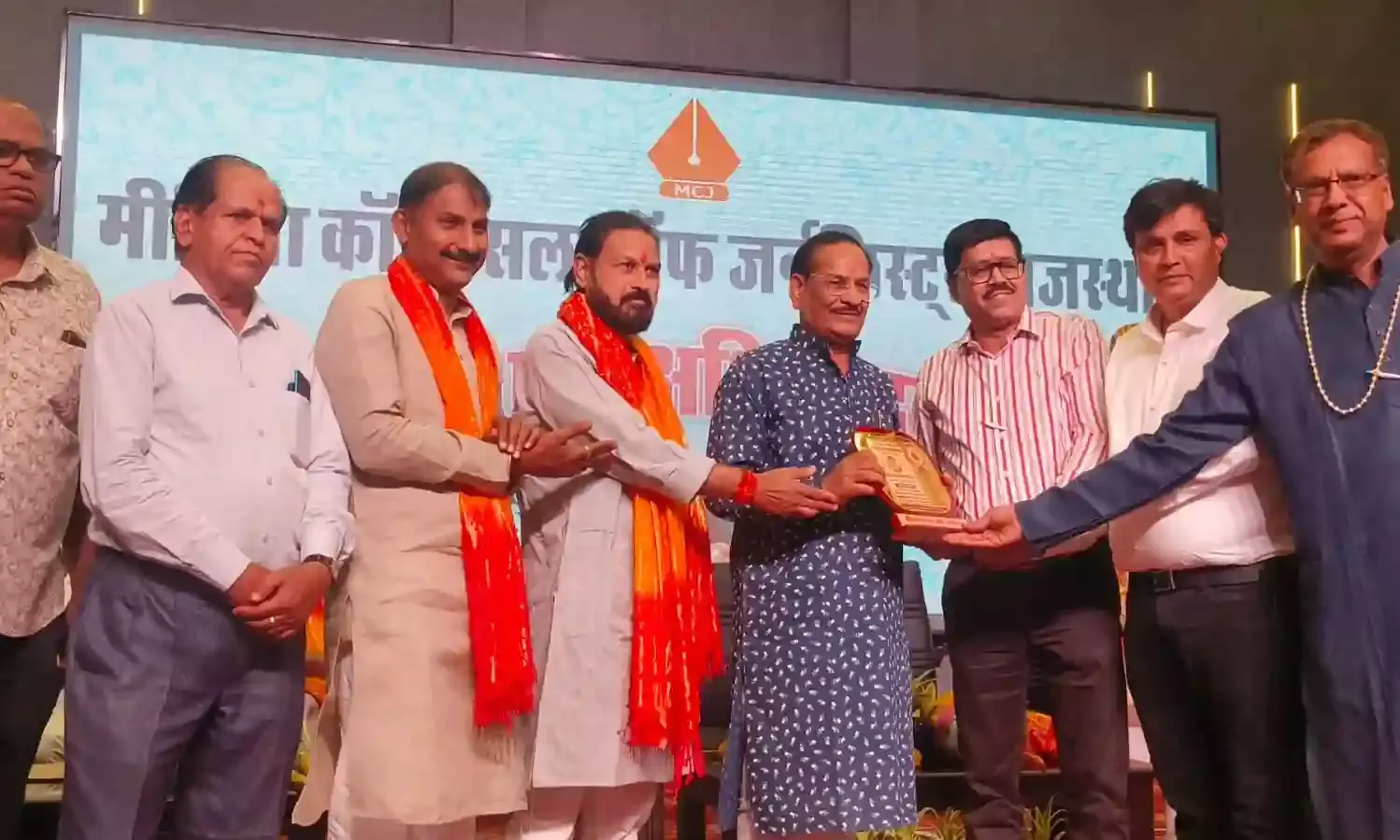 "पत्रकार करता है दर्पण का कार्य" – बिरला