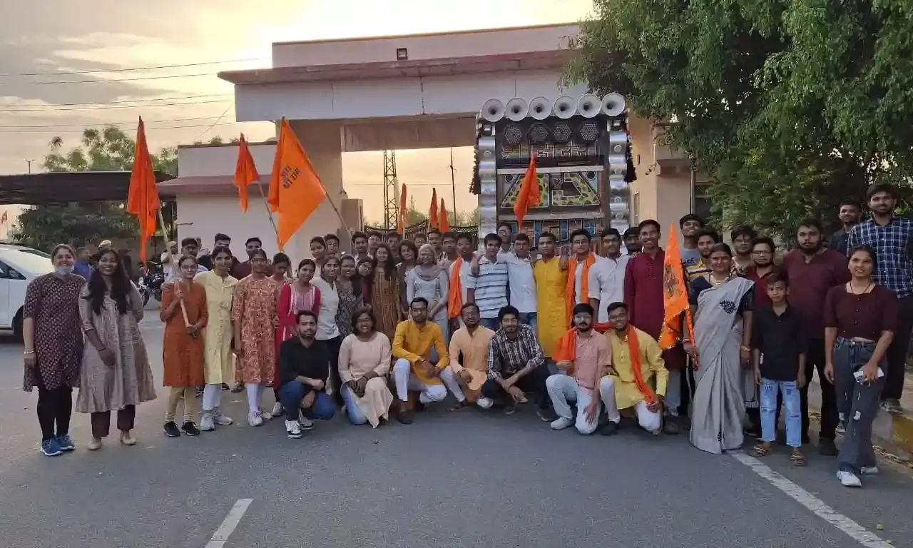भीलवाड़ा मेडिकल कॉलेज के विद्यार्थियों द्वारा हनुमान जन्मोत्सव पर निकाली भव्य शोभायात्रा भीलवाड़ा मेडिकल कॉलेज के विद्यार्थियों द्वारा हनुमान जन्मोत्सव पर निकाली भव्य शोभायात्रा