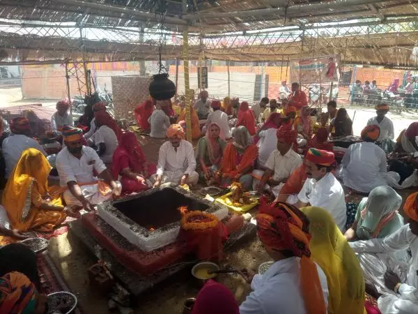 यज्ञ से आध्यात्मिक संपदा की प्राप्ति होती है -वेदाचार्य यज्ञ से आध्यात्मिक संपदा की प्राप्ति होती है -वेदाचार्य
