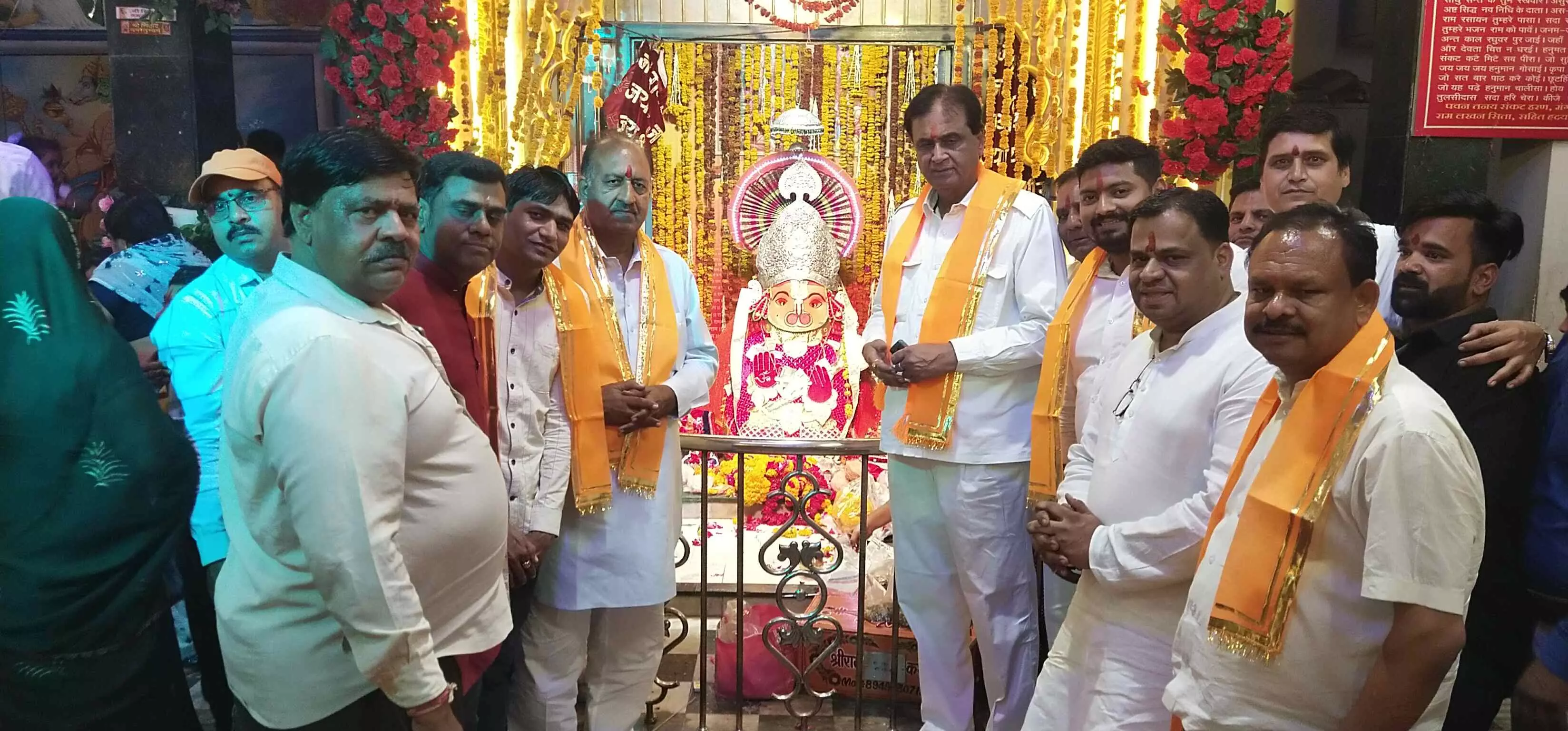 हनुमान जन्मोत्सव किए मंदिरों में देव दर्शन, खुशहाली की कामना की हनुमान जन्मोत्सव किए मंदिरों में देव दर्शन, खुशहाली की कामना की