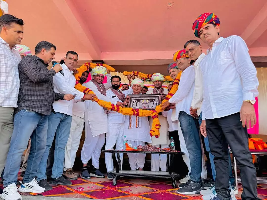 किसानों की आय बढ़ाने को लेकर प्रतिबद्ध है केंद्र सरकार - मंत्री भागीरथ चौधरी किसानों की आय बढ़ाने को लेकर प्रतिबद्ध है केंद्र सरकार - मंत्री भागीरथ चौधरी