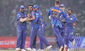 मुंबई ने पलटी बाजी, 12 रनों से जीता मैच, दिल्ली की पहली हार मुंबई ने पलटी बाजी, 12 रनों से जीता मैच, दिल्ली की पहली हार