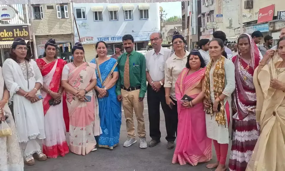 अंबेडकर जी की जयंती पर माल्यार्पण