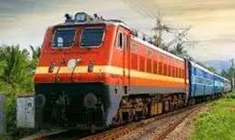 राजस्थान में चलती ट्रेन से 21 तोला सोना व डेढ़ लाख रुपए छीनकर कूदा अज्ञात चोर राजस्थान में चलती ट्रेन से 21 तोला सोना व डेढ़ लाख रुपए छीनकर कूदा अज्ञात चोर